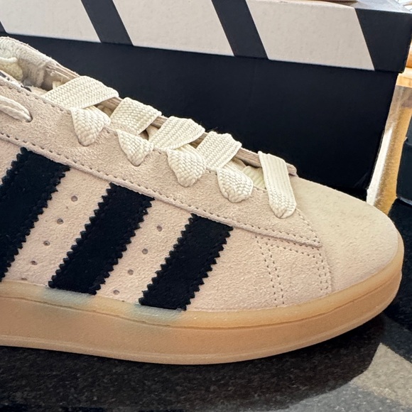 Adidas Campus Cream and Black Sneakers - Picture 6 of 8